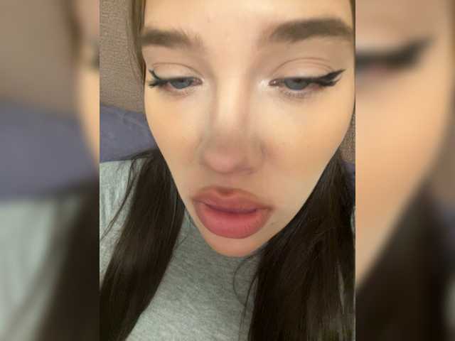 Glossmixdoll's BongaCams show and profile