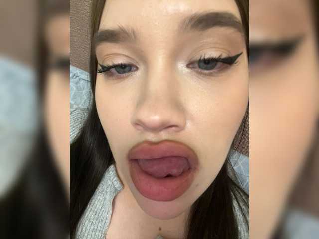 Glossmixdoll's BongaCams show and profile