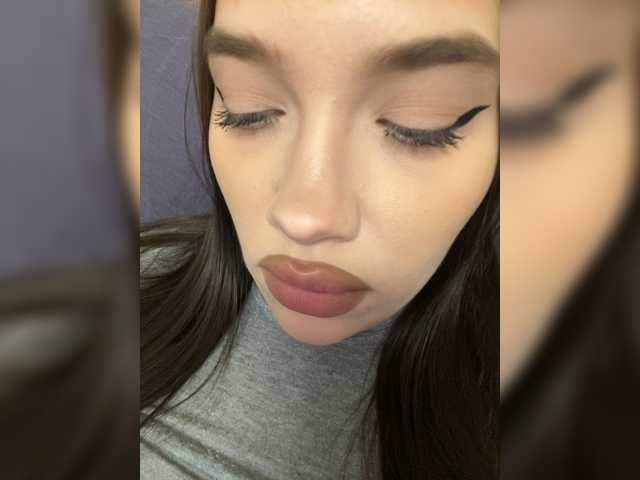 Glossmixdoll's BongaCams show and profile