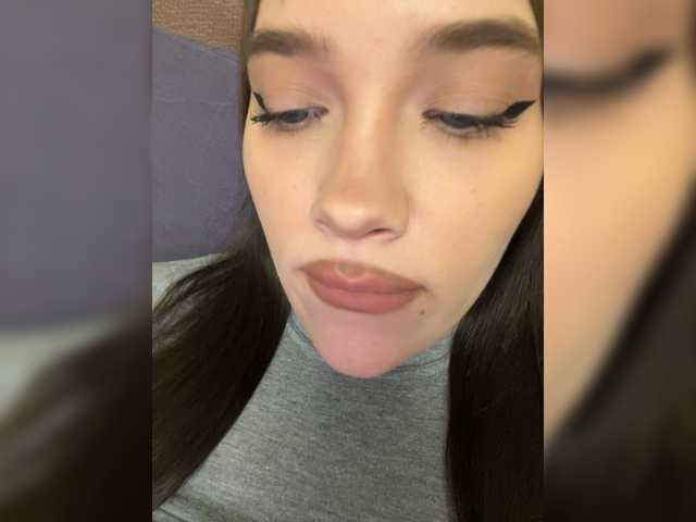 Glossmixdoll's BongaCams show and profile