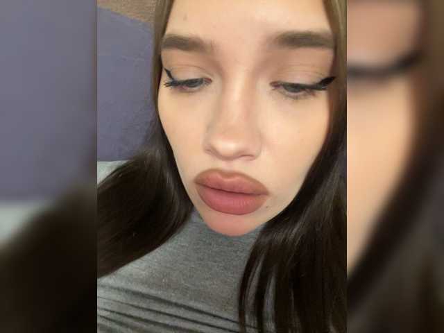 Glossmixdoll's BongaCams show and profile