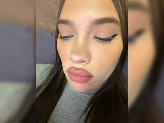 Glossmixdoll's BongaCams show and profile