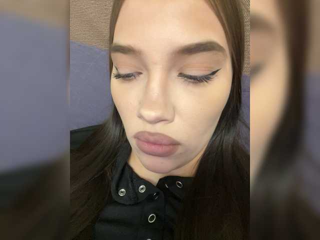 Glossmixdoll's BongaCams show and profile