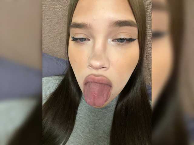 Glossmixdoll's BongaCams show and profile