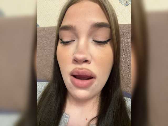 Glossmixdoll's BongaCams show and profile