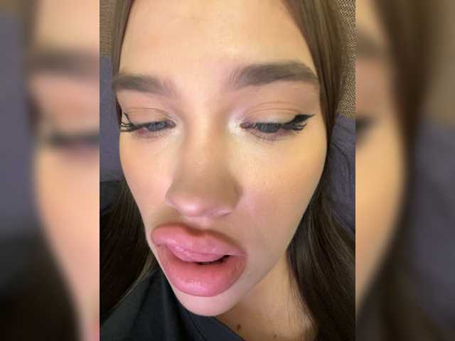 Glossmixdoll's BongaCams show and profile