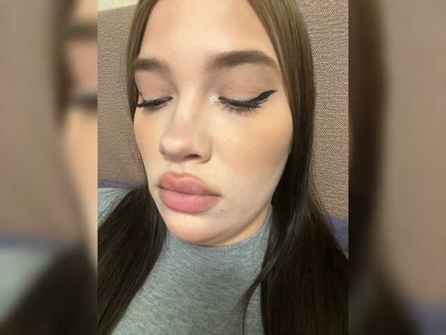 Glossmixdoll's BongaCams show and profile