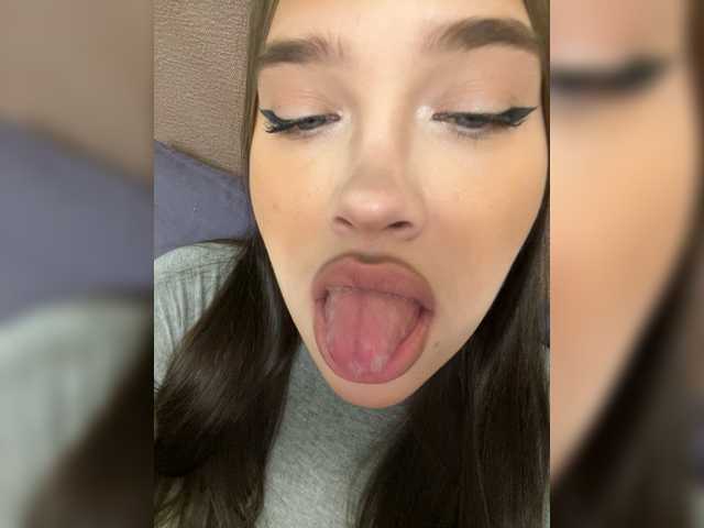 Glossmixdoll's BongaCams show and profile