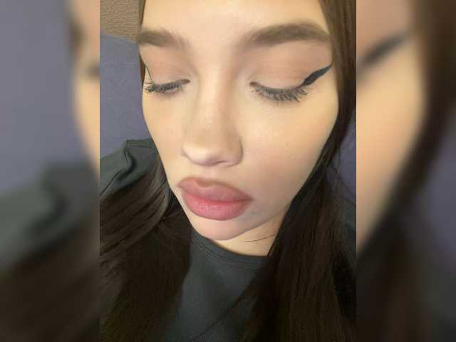 Glossmixdoll's BongaCams show and profile