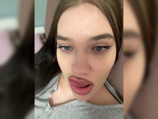 Glossmixdoll's BongaCams show and profile