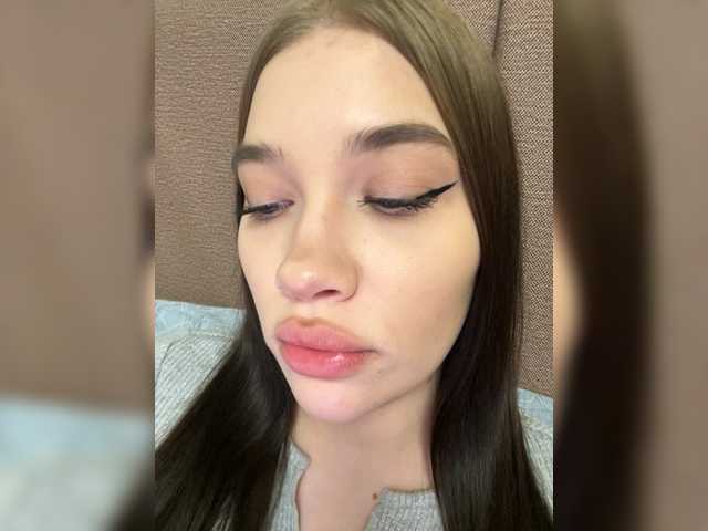 Glossmixdoll's BongaCams show and profile