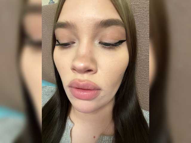 Glossmixdoll's BongaCams show and profile