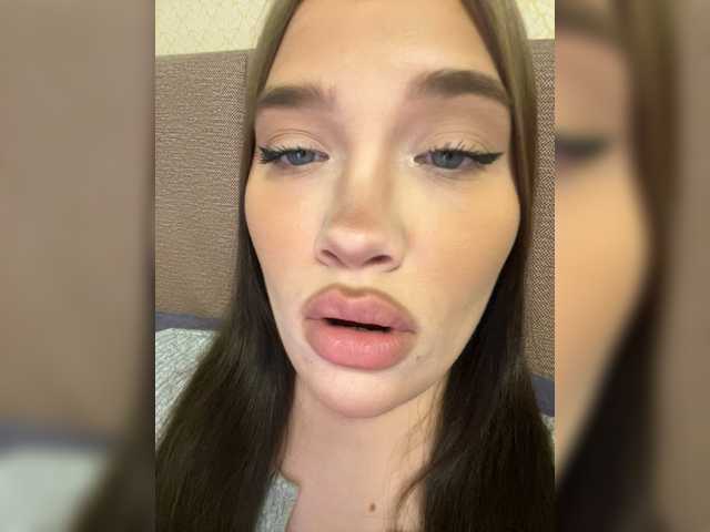 Glossmixdoll's BongaCams show and profile