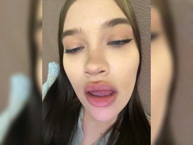 Glossmixdoll's BongaCams show and profile