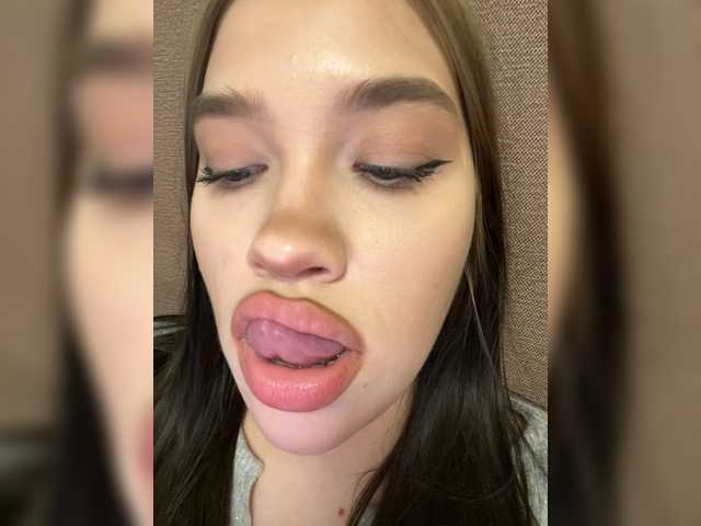 Glossmixdoll's BongaCams show and profile