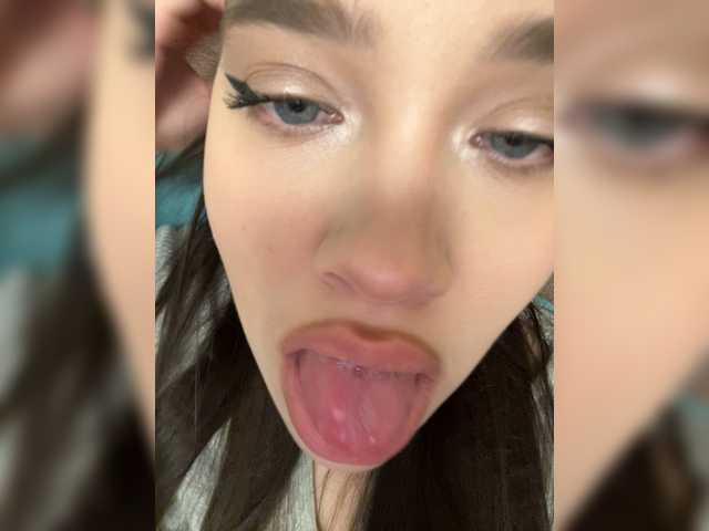 Glossmixdoll webcam stream