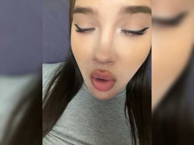 Glossmixdoll's BongaCams show and profile