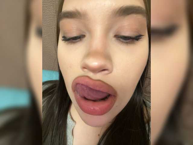 Glossmixdoll's BongaCams show and profile