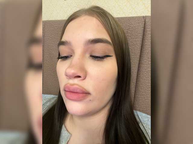 Glossmixdoll live cam