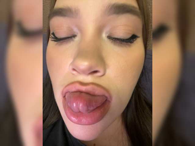 Glossmixdoll's BongaCams show and profile