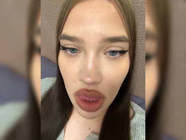 Glossmixdoll's BongaCams show and profile