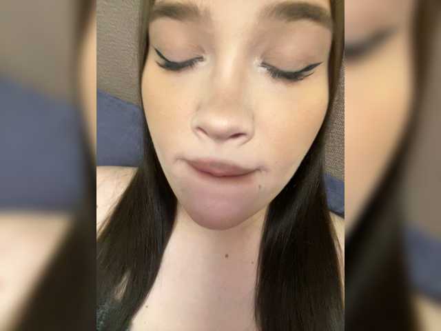 Glossmixdoll's BongaCams show and profile