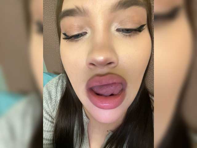 Glossmixdoll's BongaCams show and profile