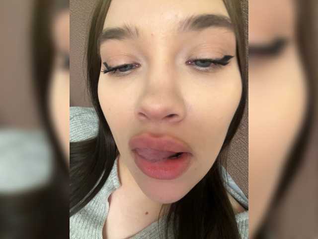 Glossmixdoll's BongaCams show and profile