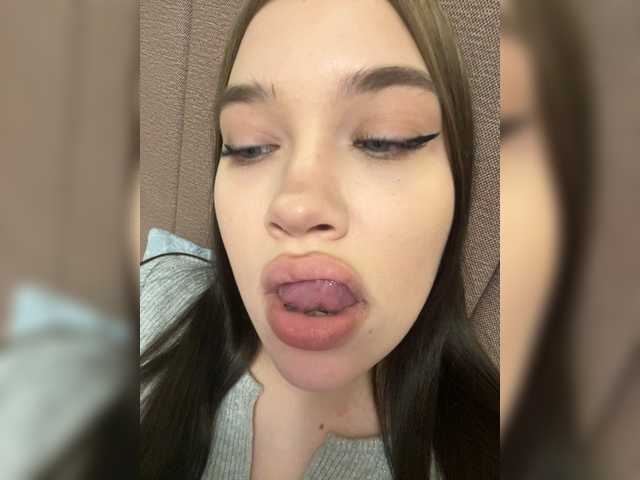 Glossmixdoll's BongaCams show and profile