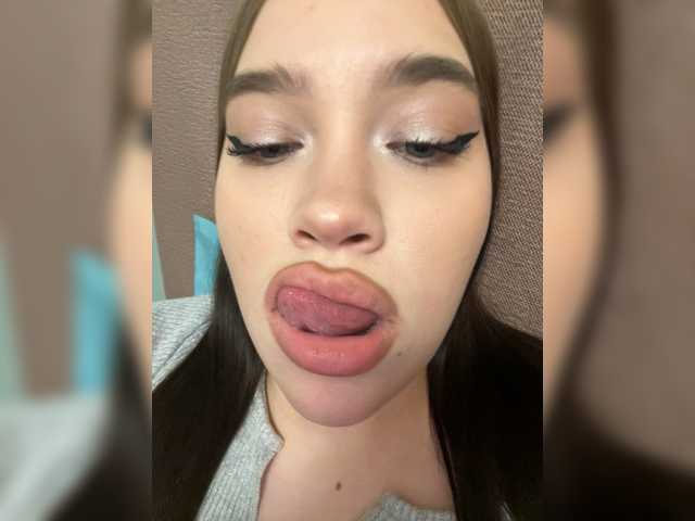 Glossmixdoll from BongaCams