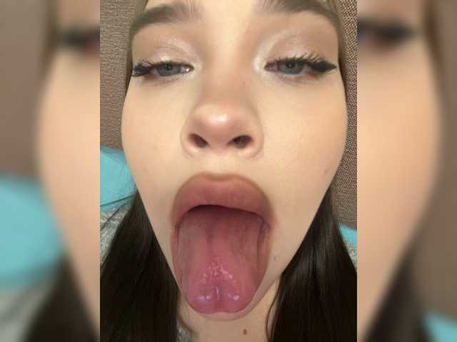 Glossmixdoll's BongaCams show and profile