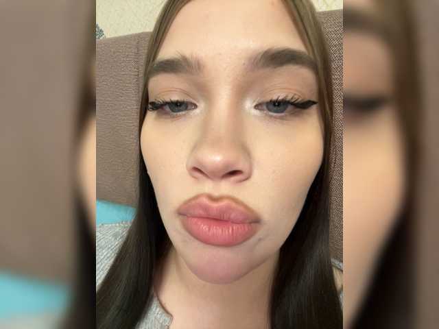 Glossmixdoll's BongaCams show and profile