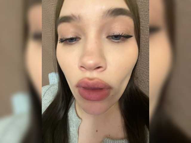 Glossmixdoll's BongaCams show and profile