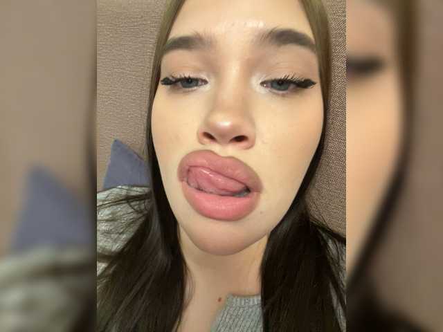 Glossmixdoll's BongaCams show and profile