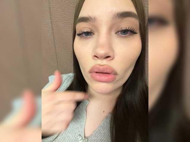 Glossmixdoll's BongaCams show and profile