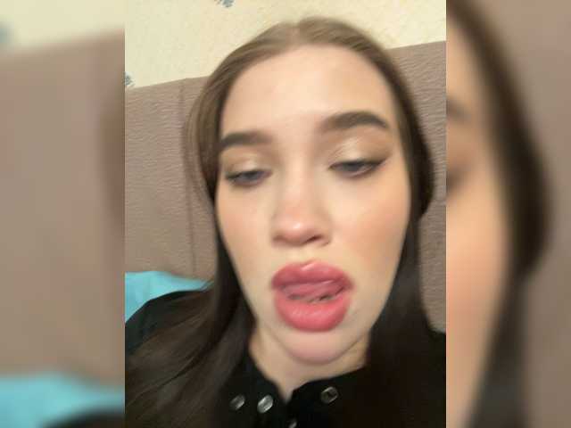 Glossmixdoll's BongaCams show and profile