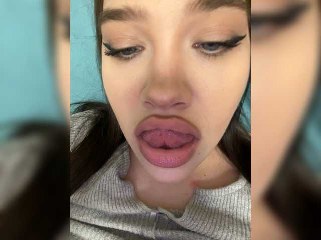 Glossmixdoll's BongaCams show and profile