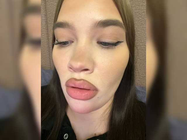 Glossmixdoll's BongaCams show and profile