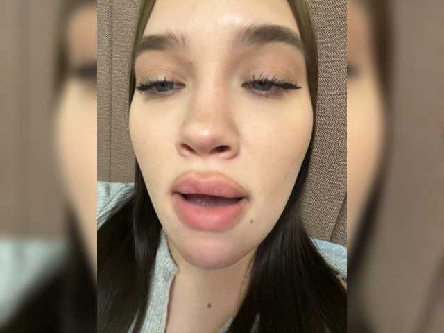 Glossmixdoll's BongaCams show and profile