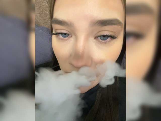 Glossmixdoll's BongaCams show and profile