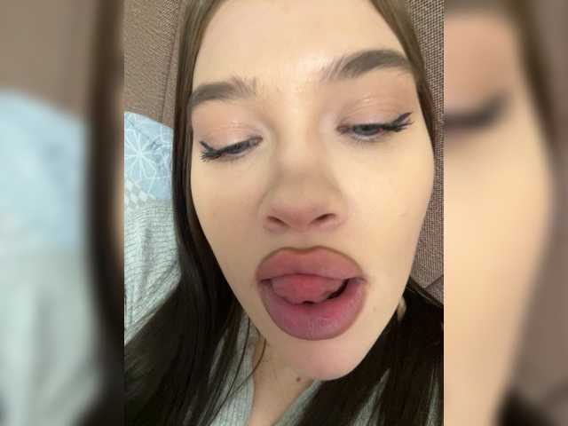 Glossmixdoll live cam