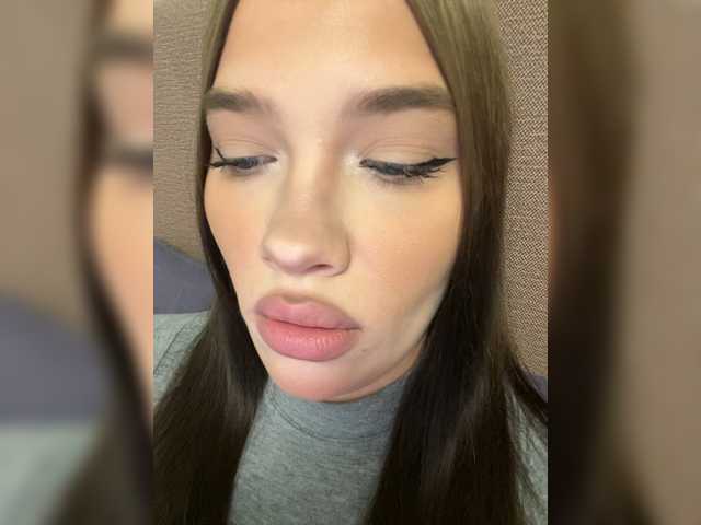 Glossmixdoll's BongaCams show and profile