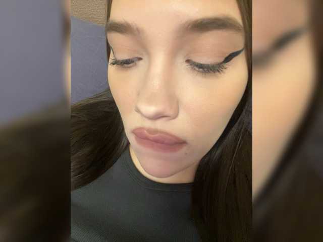 Glossmixdoll's BongaCams show and profile