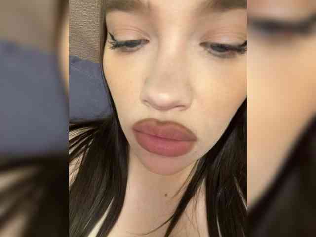 Glossmixdoll Live Webcam on BongaCams