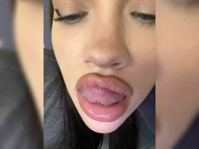 Glossmixdoll Live Webcam on BongaCams