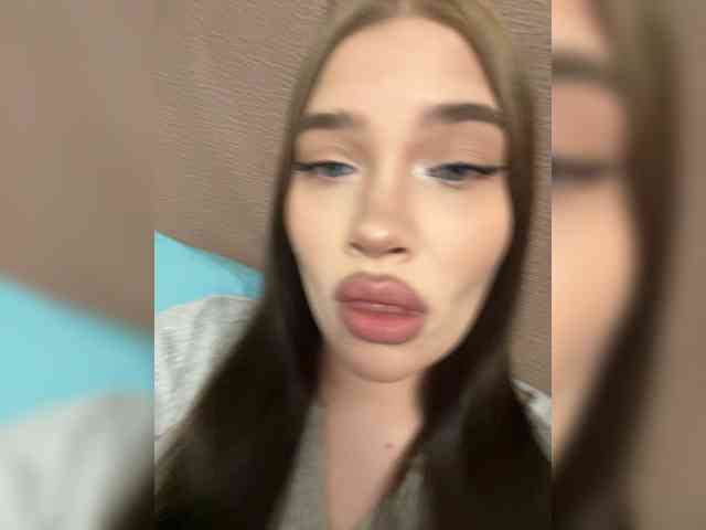 Glossmixdoll Live Webcam on BongaCams