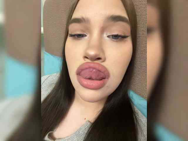 Glossmixdoll Live Webcam on BongaCams