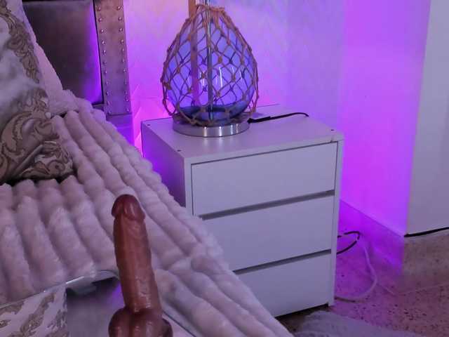 ZaraVesari's BongaCams show and profile