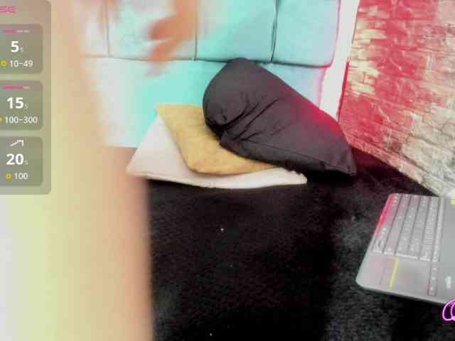 Kloe22 Live Webcam on BongaCams