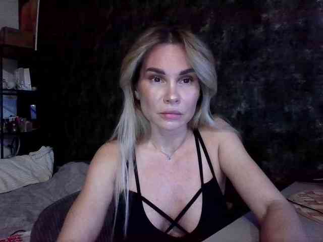 malika2025 webcam